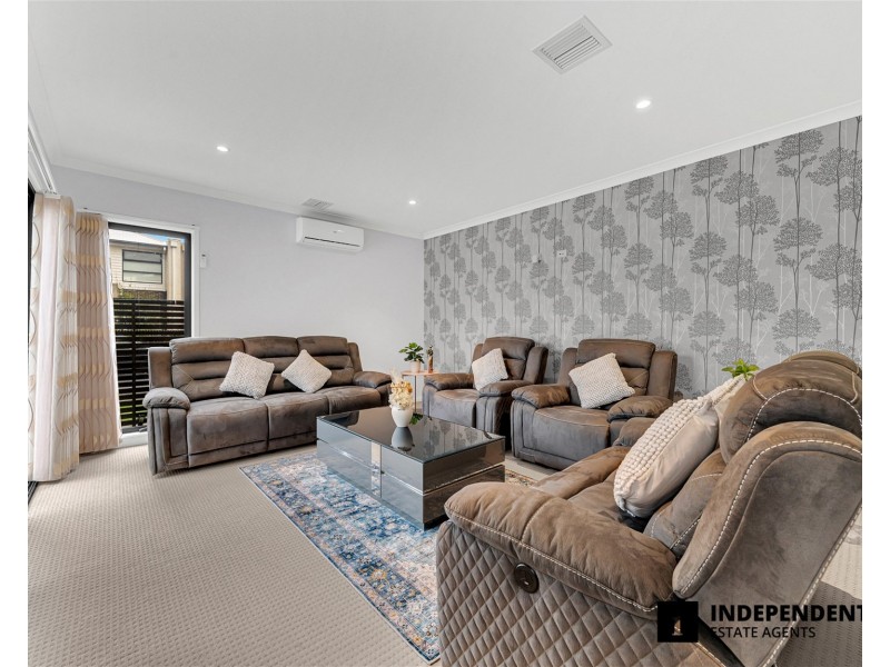 2 Quintino Walk, Clyde North VIC 3978