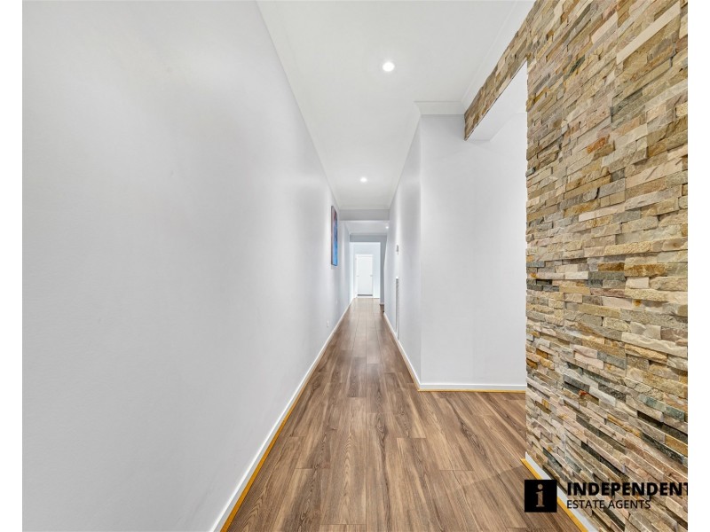 2 Quintino Walk, Clyde North VIC 3978