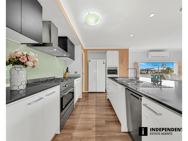 2 Quintino Walk, Clyde North VIC 3978