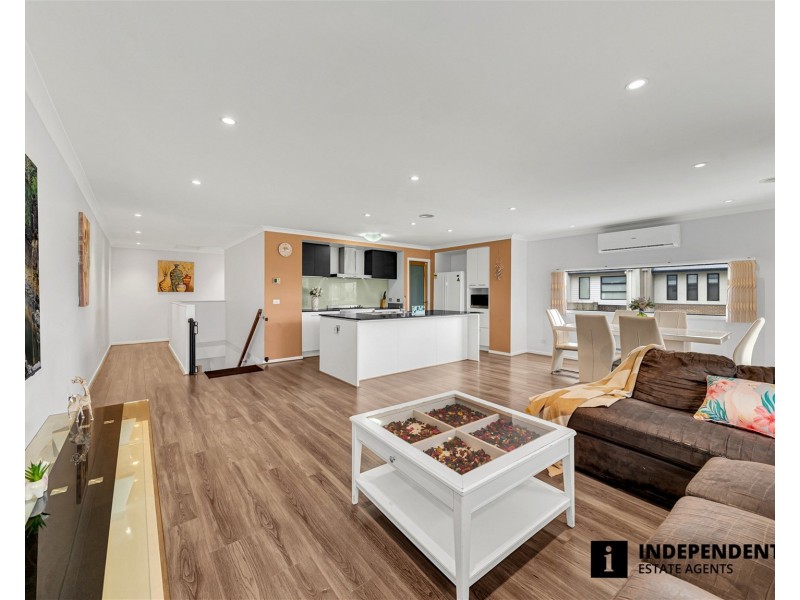 2 Quintino Walk, Clyde North VIC 3978