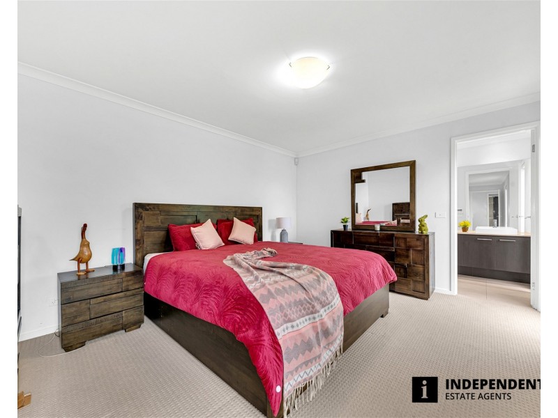 2 Quintino Walk, Clyde North VIC 3978