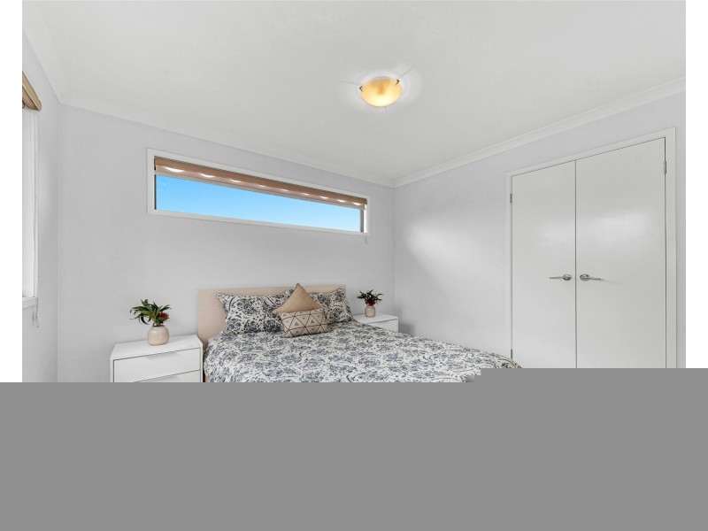 2 Quintino Walk, Clyde North VIC 3978
