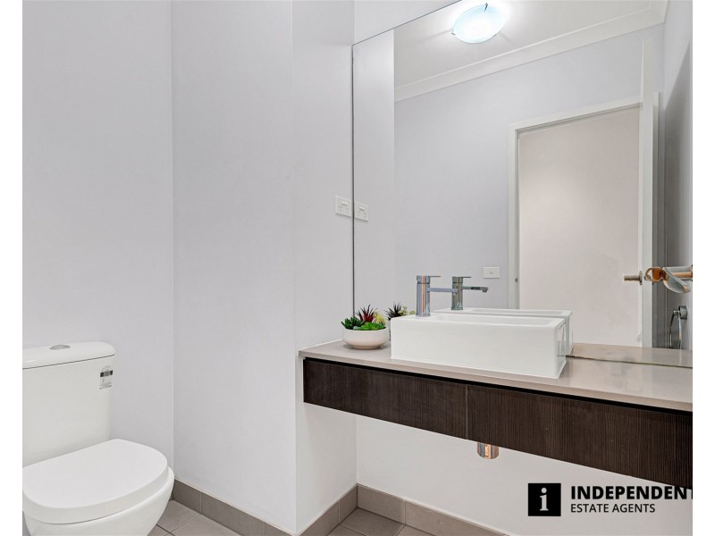 2 Quintino Walk, Clyde North VIC 3978