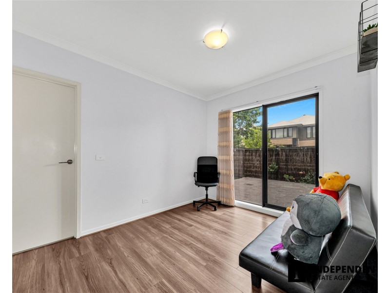 2 Quintino Walk, Clyde North VIC 3978