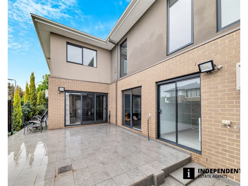 2 Quintino Walk, Clyde North VIC 3978