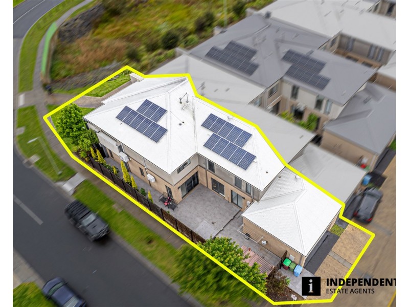 2 Quintino Walk, Clyde North VIC 3978