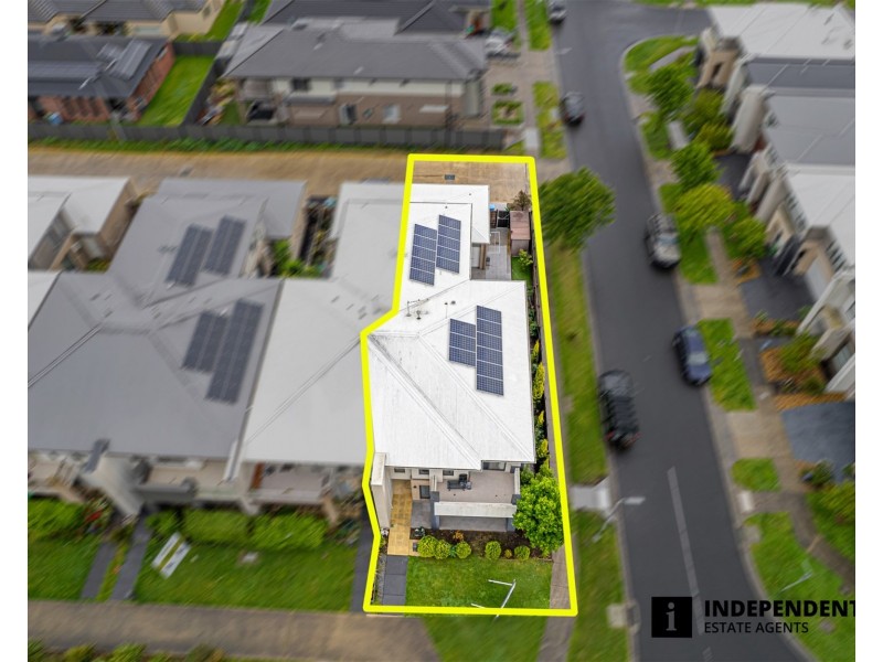 2 Quintino Walk, Clyde North VIC 3978