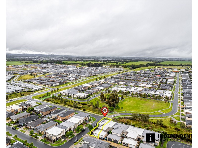 2 Quintino Walk, Clyde North VIC 3978