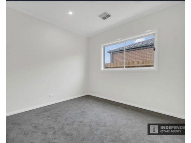 34 Trudeau Road, Melton South VIC 3338