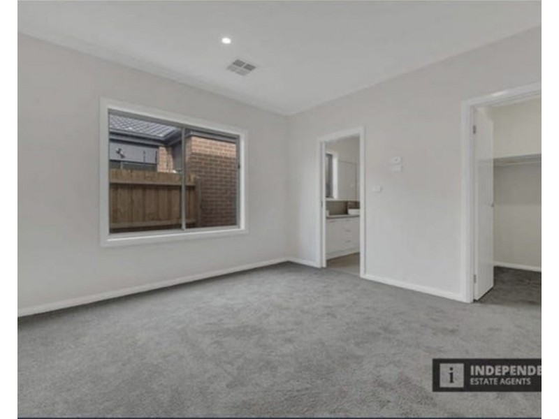 34 Trudeau Road, Melton South VIC 3338