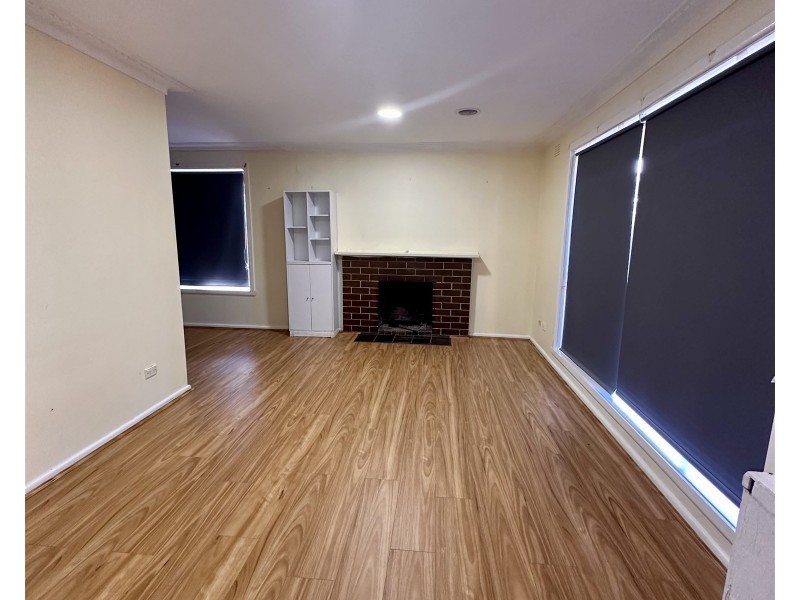 24 Blaxland Rd, Melton South VIC 3338