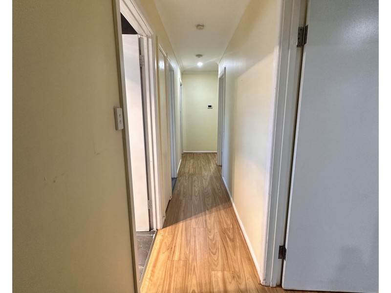 24 Blaxland Rd, Melton South VIC 3338