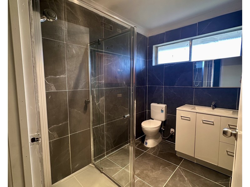 24 Blaxland Rd, Melton South VIC 3338