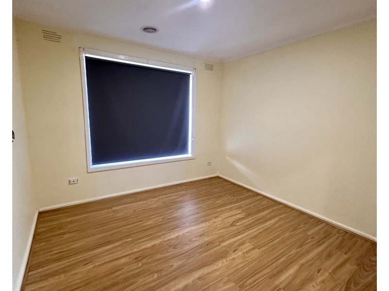 24 Blaxland Rd, Melton South VIC 3338