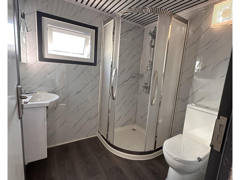 24 Blaxland Rd, Melton South VIC 3338