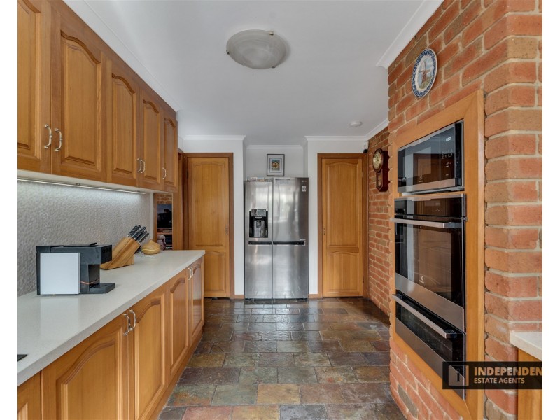 8  Kororoit Court, Kurunjang VIC 3337