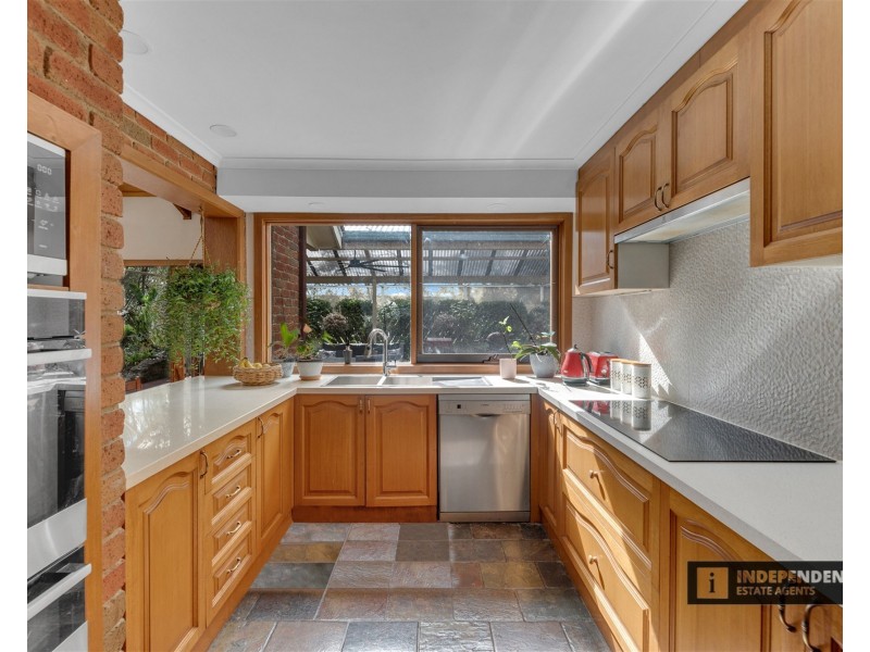 8  Kororoit Court, Kurunjang VIC 3337