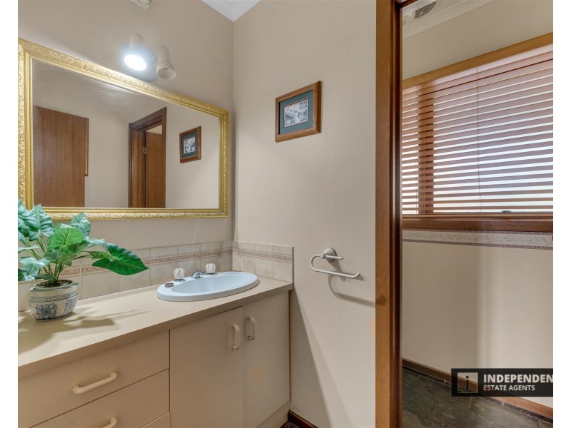 8  Kororoit Court, Kurunjang VIC 3337