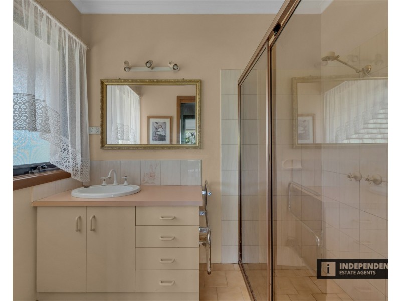 8  Kororoit Court, Kurunjang VIC 3337