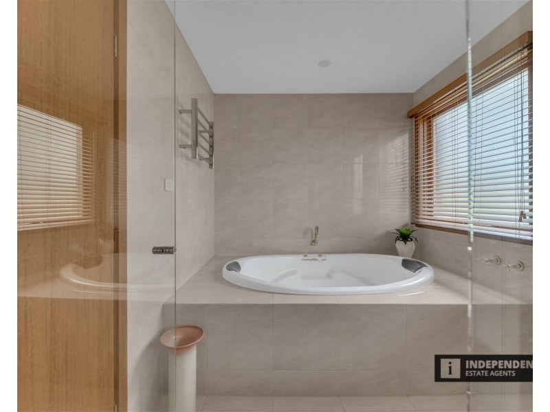 8  Kororoit Court, Kurunjang VIC 3337