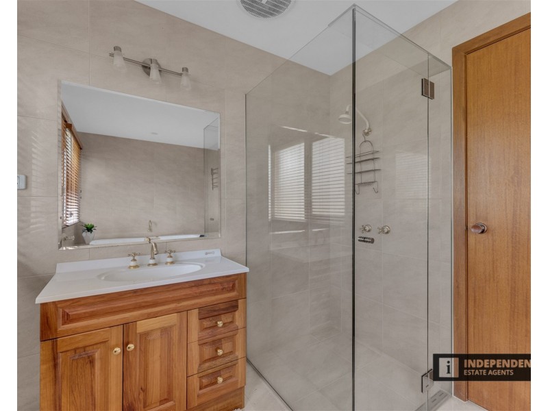 8  Kororoit Court, Kurunjang VIC 3337