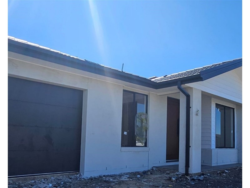 30 Cook Road, Melton South VIC 3338