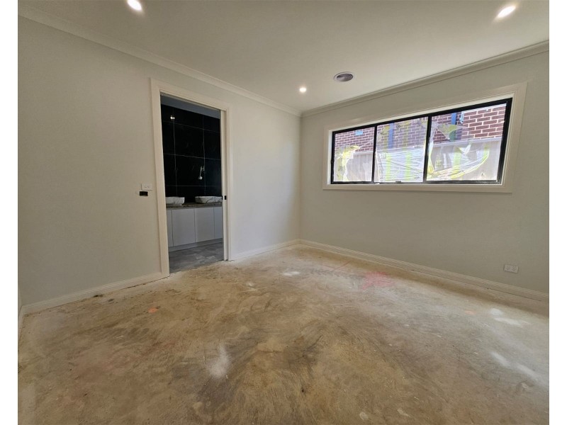 30 Cook Road, Melton South VIC 3338