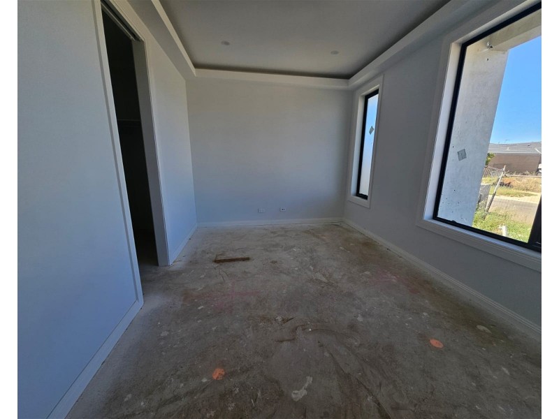 30 Cook Road, Melton South VIC 3338