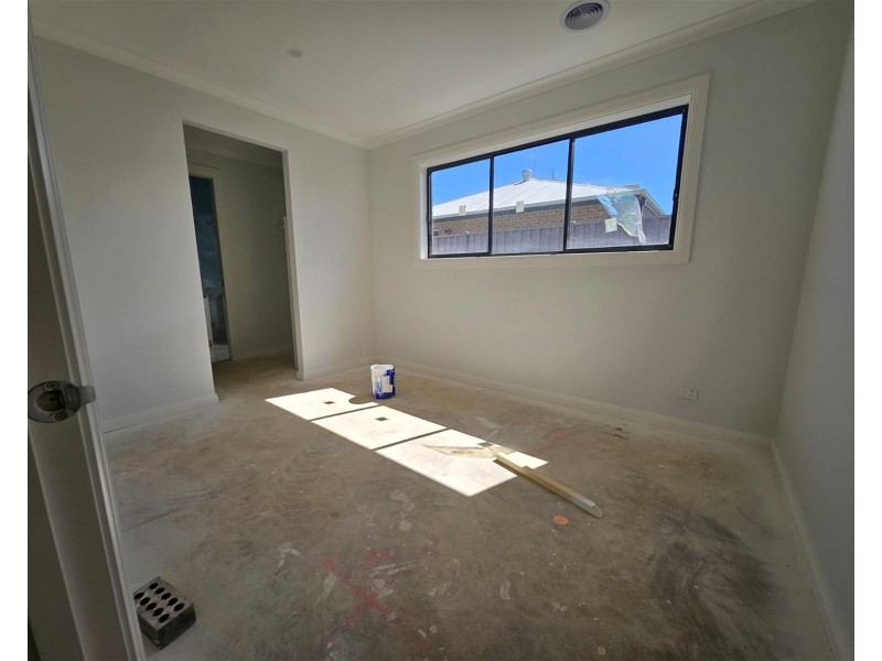 30 Cook Road, Melton South VIC 3338