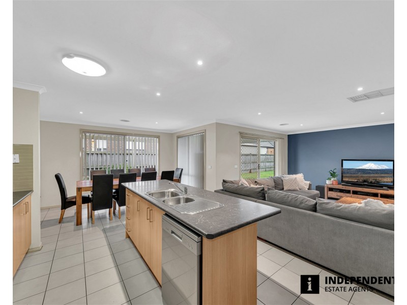 23 Donohue Street, Cranbourne East VIC 3977