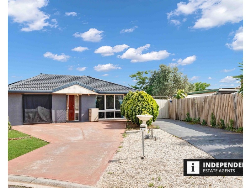 9 Garfield close, Melton South VIC 3338