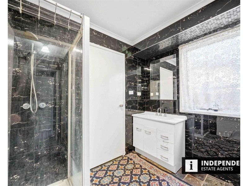 9 Garfield close, Melton South VIC 3338