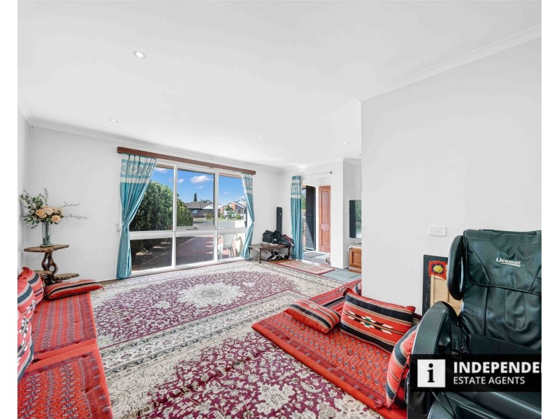 9 Garfield close, Melton South VIC 3338