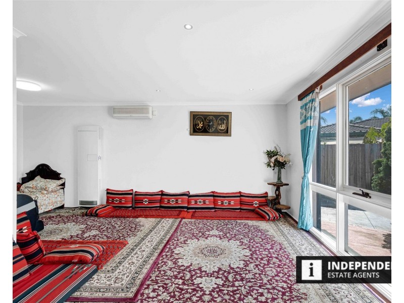 9 Garfield close, Melton South VIC 3338