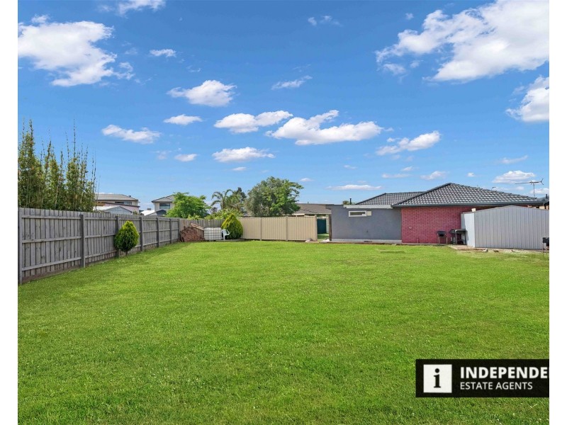 9 Garfield close, Melton South VIC 3338