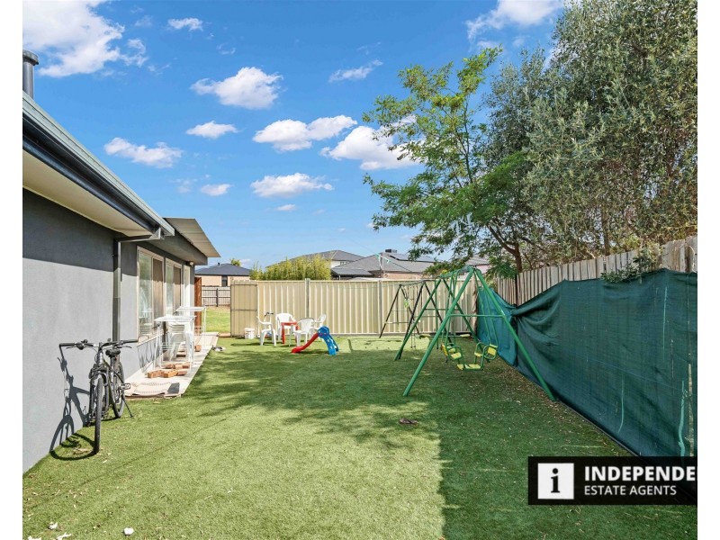 9 Garfield close, Melton South VIC 3338