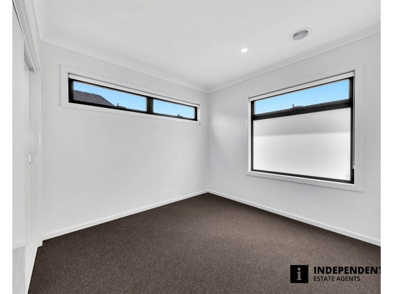 1/80 Marylyn Place, Cranbourne VIC 3977