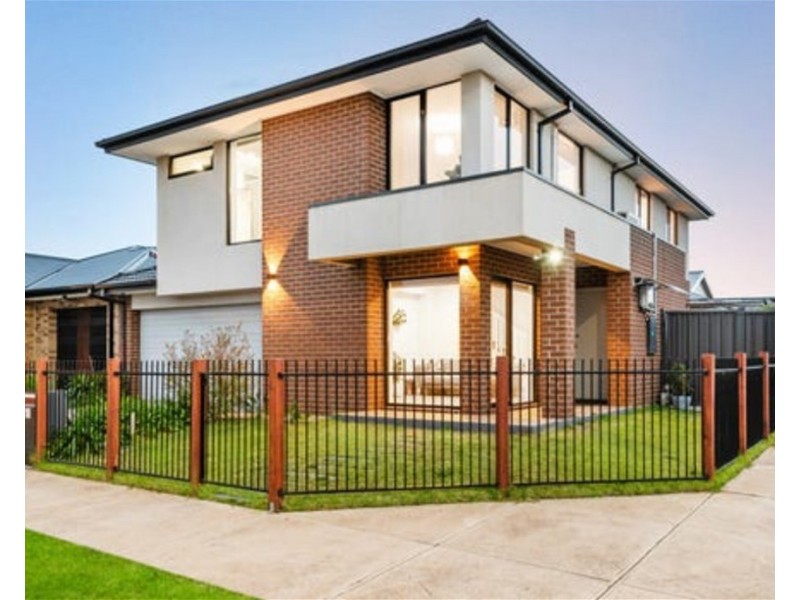 10 Westbury Ave, Rockbank VIC 3335