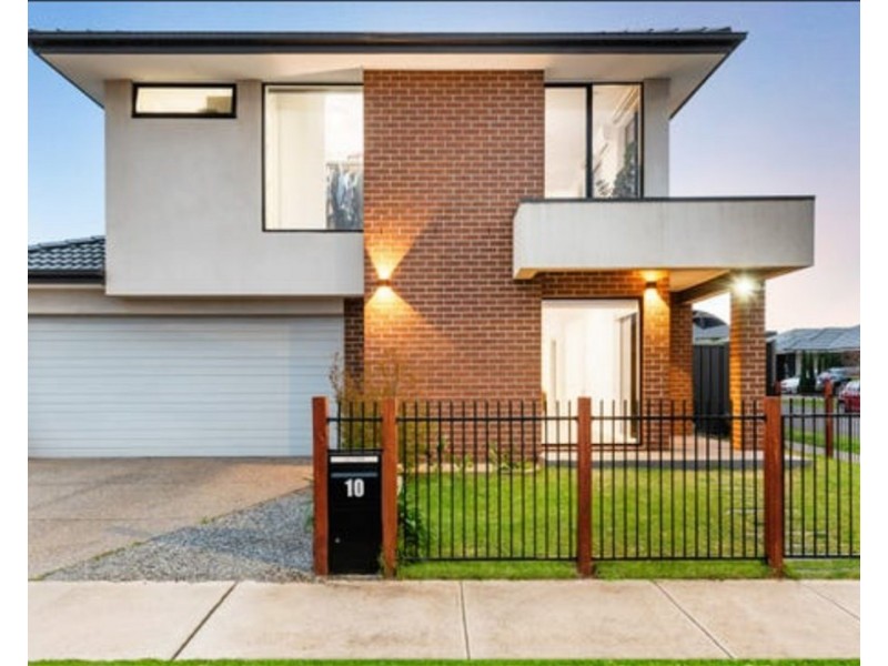 10 Westbury Ave, Rockbank VIC 3335