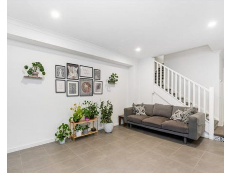 10 Westbury Ave, Rockbank VIC 3335