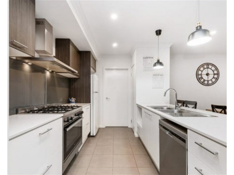 10 Westbury Ave, Rockbank VIC 3335