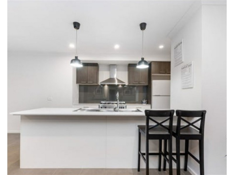10 Westbury Ave, Rockbank VIC 3335
