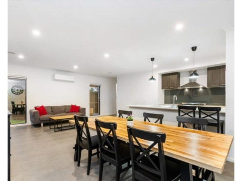 10 Westbury Ave, Rockbank VIC 3335