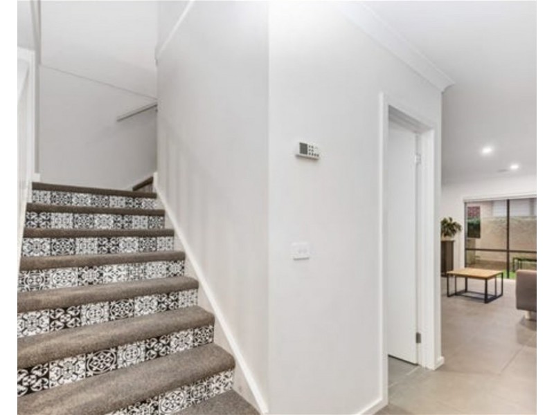 10 Westbury Ave, Rockbank VIC 3335