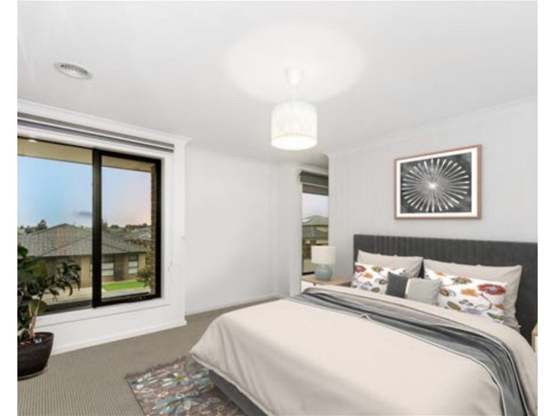 10 Westbury Ave, Rockbank VIC 3335