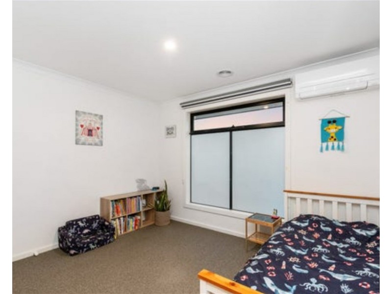 10 Westbury Ave, Rockbank VIC 3335