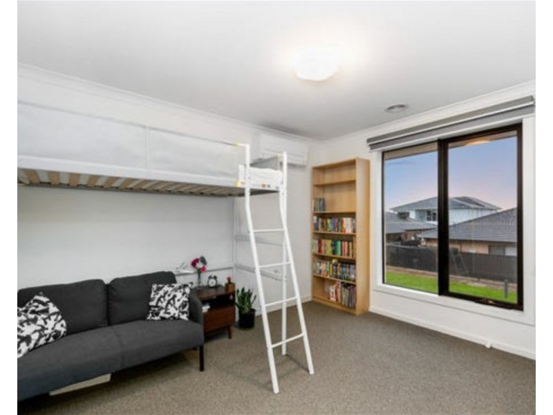 10 Westbury Ave, Rockbank VIC 3335