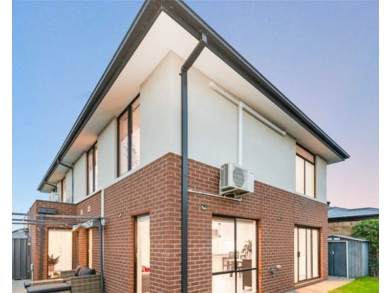 10 Westbury Ave, Rockbank VIC 3335