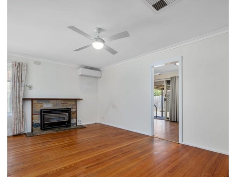1 Bennett St, Melton South VIC 3338