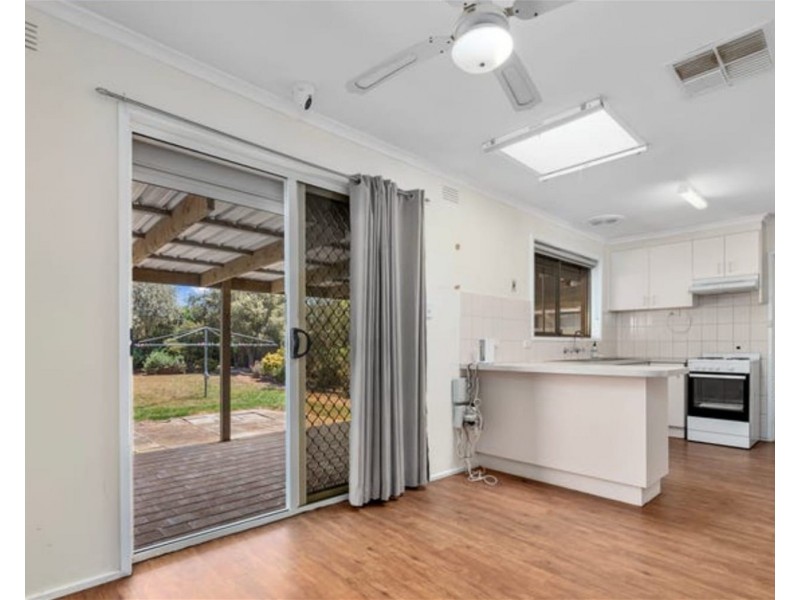 1 Bennett St, Melton South VIC 3338